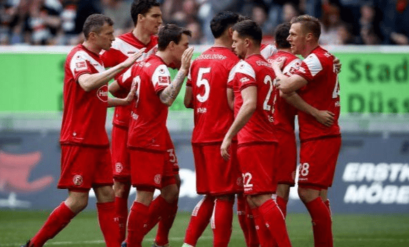 里程碑夜！皇家社会战术微调，德国杯关键时刻刷纪录，话题不断，控场能力受关注的简单介绍