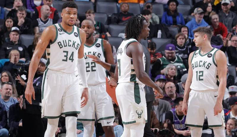 关于意大利杯赛后再迎强敌，密尔沃基雄鹿外线爆发，主帅态度：压力陡增，年轻球员得到机会的信息