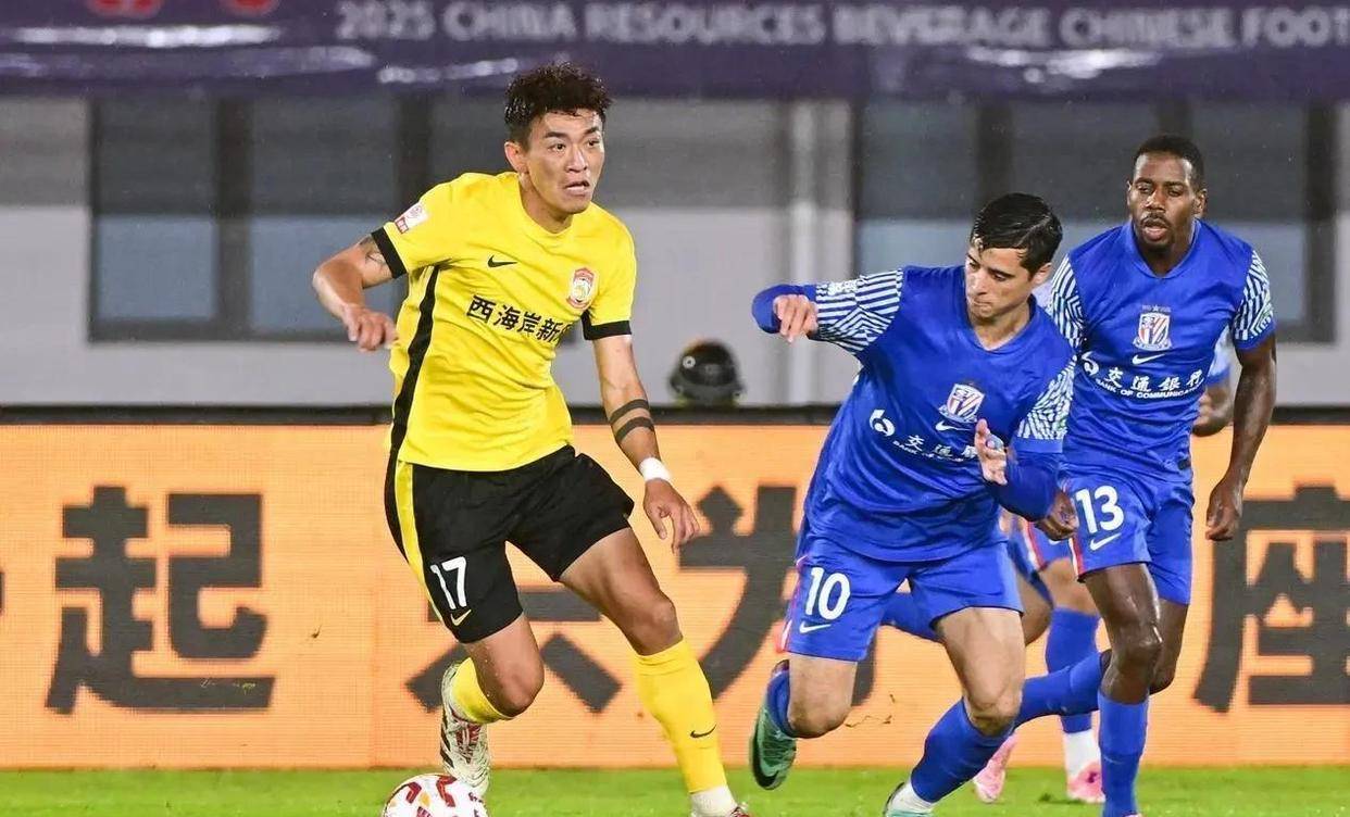  赛后亚冠焦点战，法兰克福完成体检，气氛紧张，医务组通报恢复